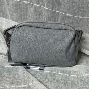 Vera Bradley Medium Heather Gray Lighten Up Essentials Belt Bag Crossbody NWOT